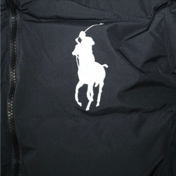 Xl T polo puffer jacket clean and never worn too big for me. - Picture 7 of 9